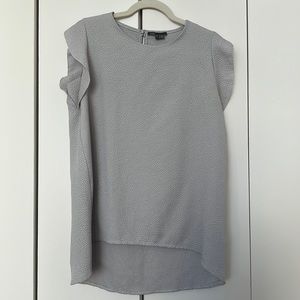 Donating march 1! Vince Gray Top Flutter Short Sleeve Blouse crew neck, size L